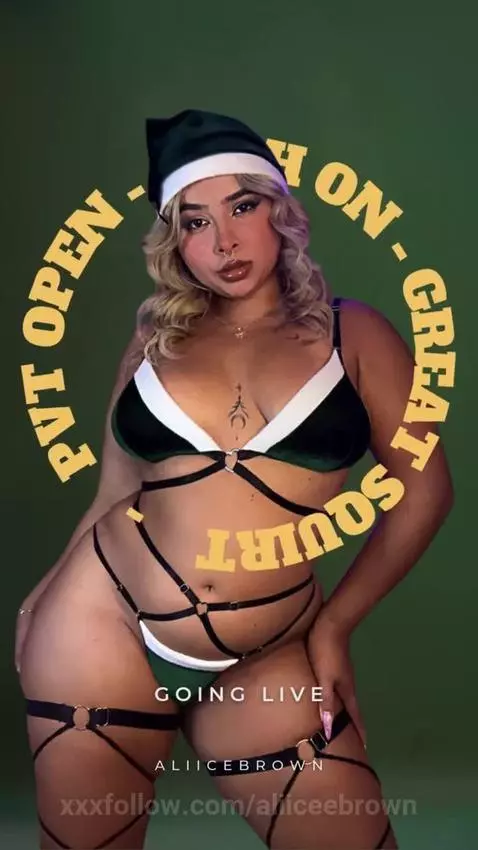 Come here I'm waiting for you to make me wet! 💚💦 by aliiceebrown