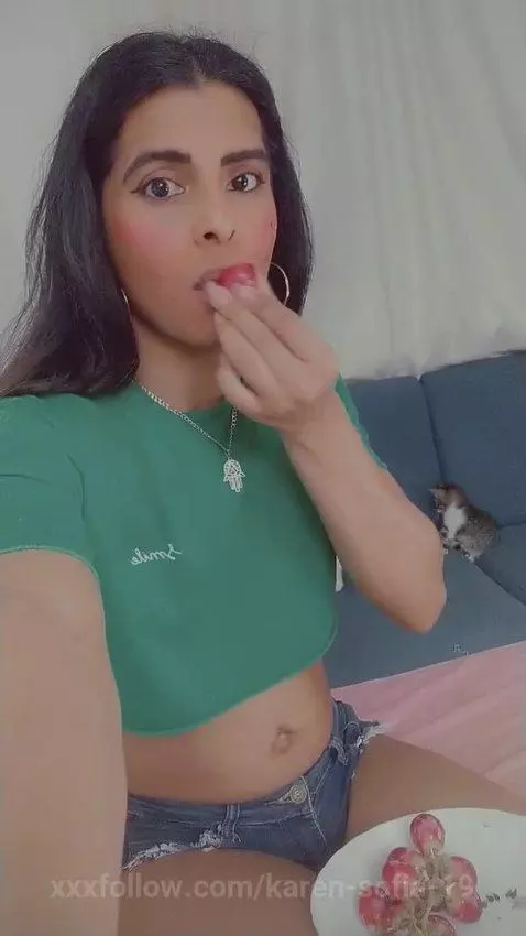 quieres un poco by karen-sofia-19