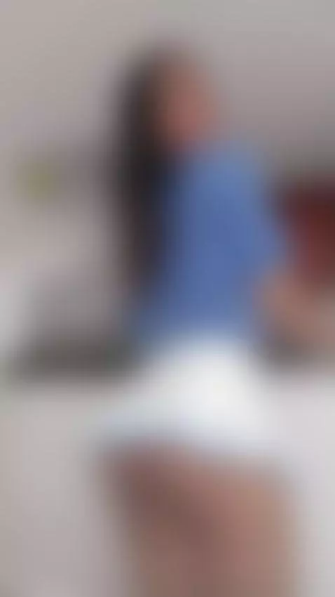 usando una falda sexy para ti by karen-sofia-19