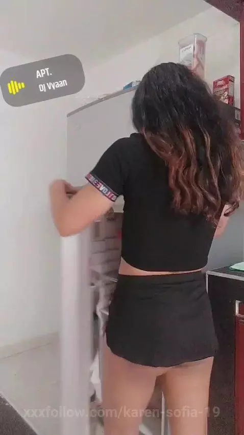 con un poco de hambre by karen-sofia-19