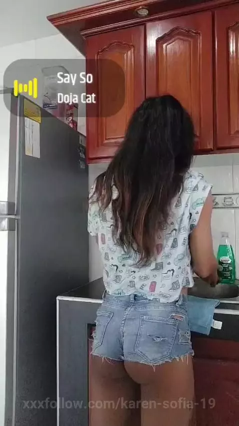 siempre lavando algo,  me ayudas by karen-sofia-19