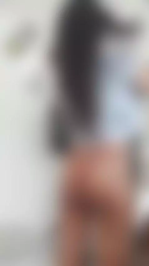 veo mi cuerpo sexy en el espejo by karen-sofia-19