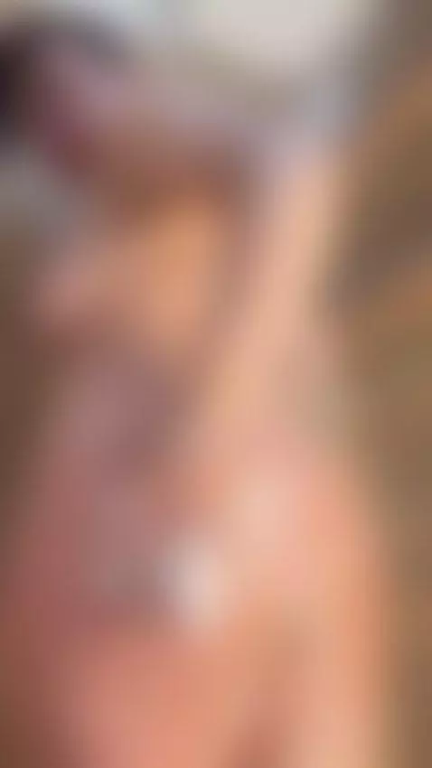 https://stripchat.com/andra_rose/follow-me by morganagray01