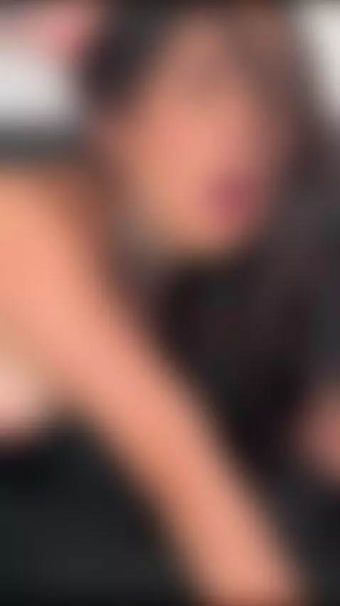 This is how i like to be treated 🥵 by artemisabecker