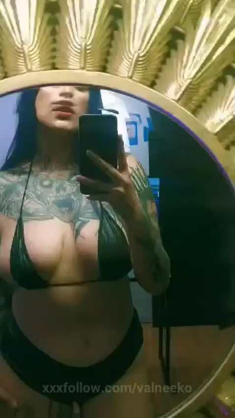 come look at these bare breasts 👀 by valneeko