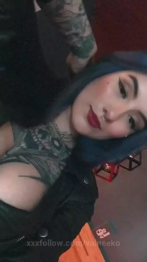 Your gothic princess is online now! by valneeko