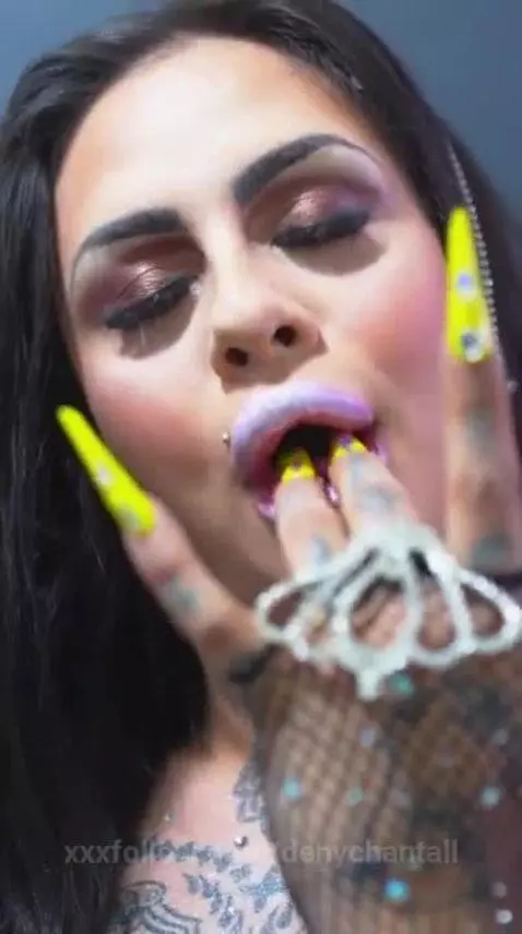 This queen is looking for her castle by denychantall