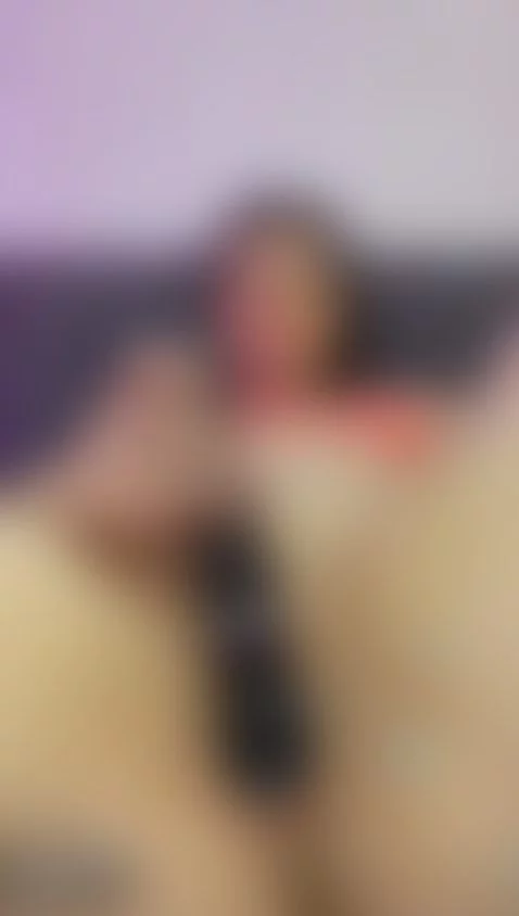 Hello love, I invite you to follow me on all my pages, so I ... by vickyymoore