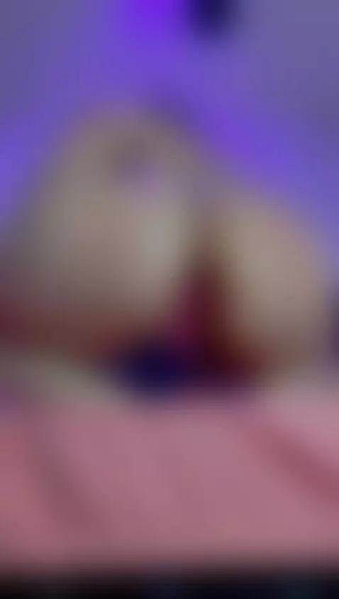 See me play, I'm so wet right now🥵 by vickyymoore