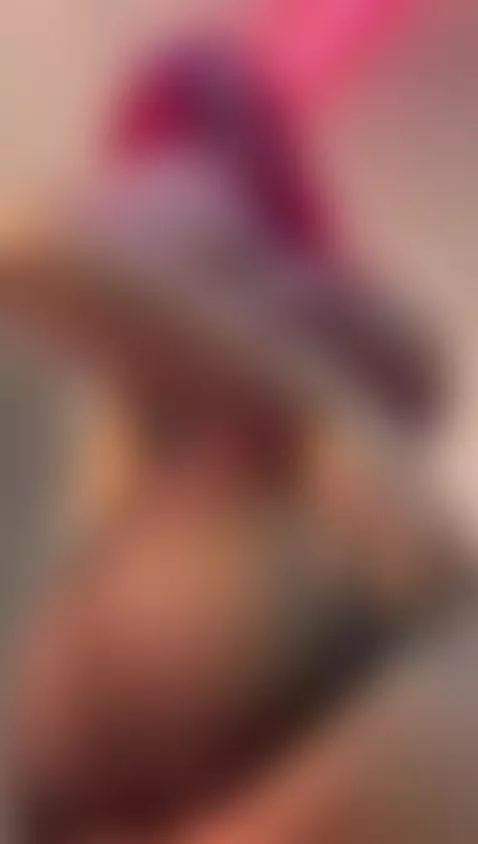 Someone wanna touch all my big body? by melissajordan