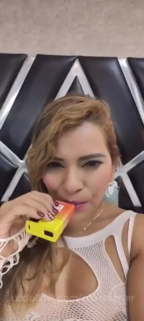 Your favorite MILF spreading her ass & legs for you 😈 by oliviacarter