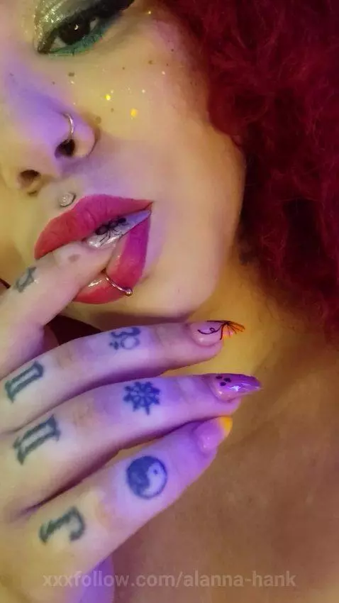 Hi 💜 by alanna-hank