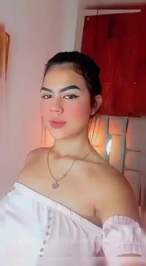 come on, i'm online now by valery-smiithh