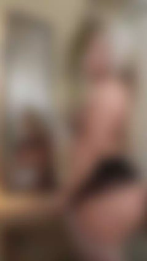 me contratarias ? by sexycolombianconfederation