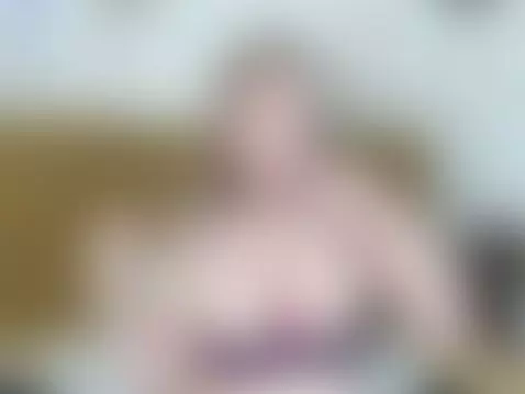 Hey! I m online for u! by arianadiosa