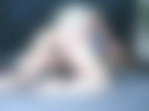 I’m your sweetest temptation… Will you resist or give in? 😏🔥 by arianadiosa