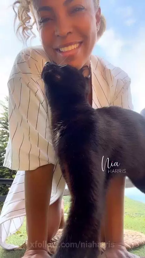 Do you like my 🐈‍⬛ bb ? Lick  me 👅 I have 🔥🥛 by niaharris