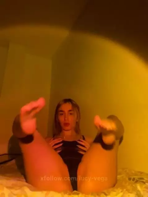 Do you want to lick my feet while you penetrate me ? by lucy-vega