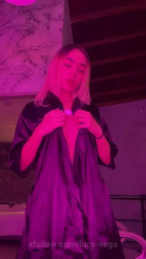 Surprise!🙈🙈🙈🙈 by lucy-vega