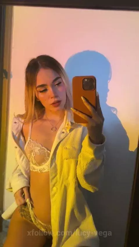 Are you ready to undress me? 😋 by lucy-vega