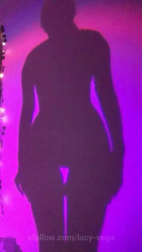 Do you like my figure? I'm online, let's have fun.. by lucy-vega