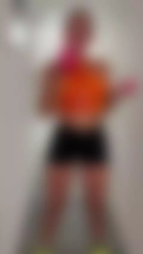 This gymgirl is too hot, come to refresh me 💦 by emmily-giraldo