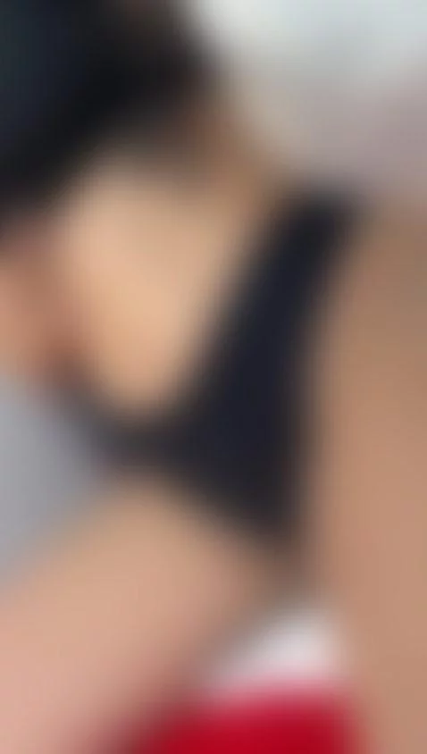 Sexy Meli, wants to say goodbye to the year with you. by meliisssaaa