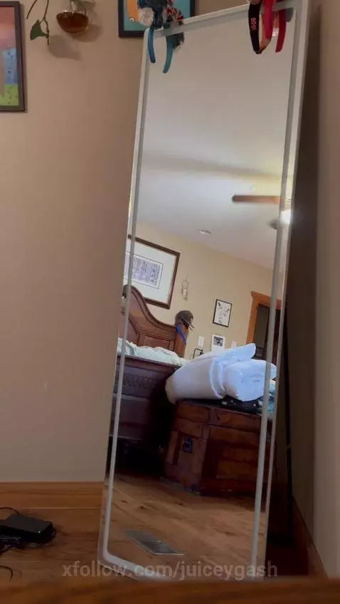 Do you like watching me get ready.  Want to seee what I choo... by juiceygash