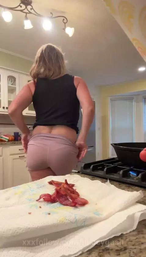 let me cook you breakfast by juiceygash