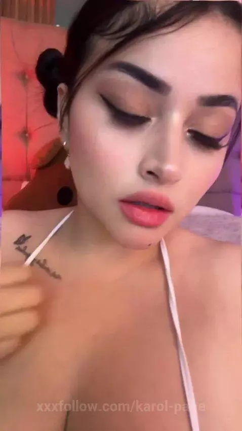 I know he wants to fuck me very hard, come here and do it 💦🔥 by karol-page