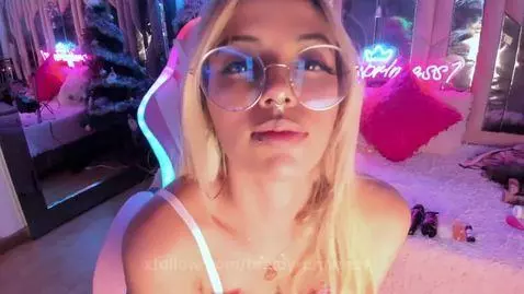 I know that my beauty will make you want me to be the mistre... by breidy-princess1