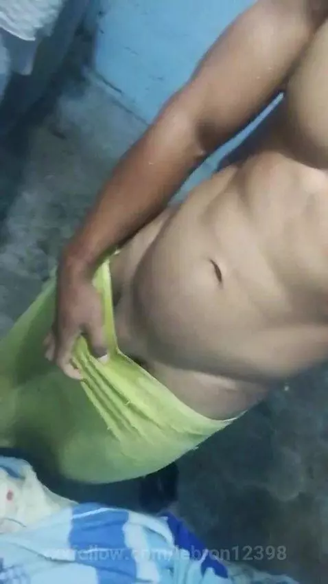 se queria caer la toalla 😏😏🥵 by lebron12398