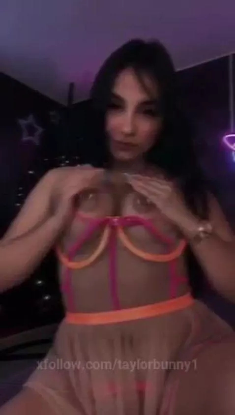 🤤🤤😏 by taylorbunny1