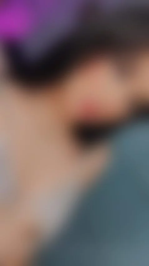 Do u wanna kiss my pretty body? by megancroxx