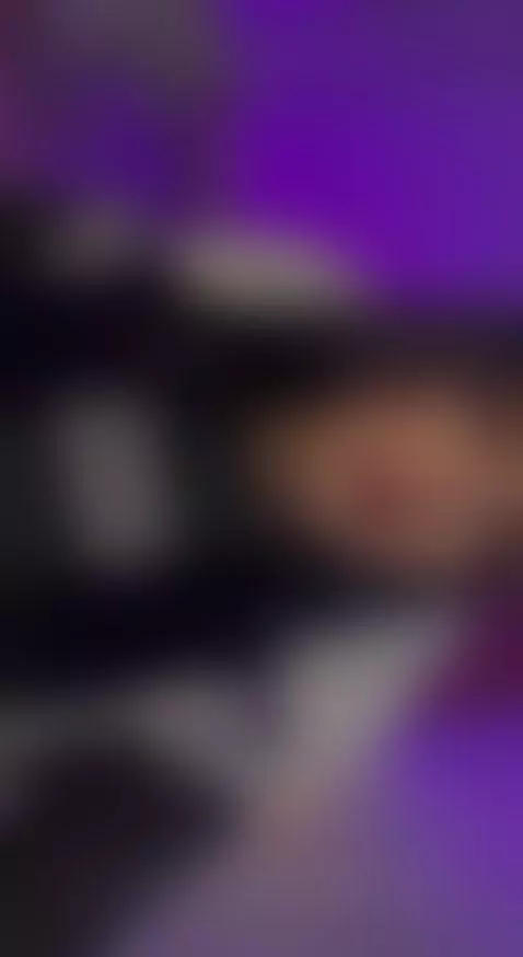 Pretty online by megancroxx