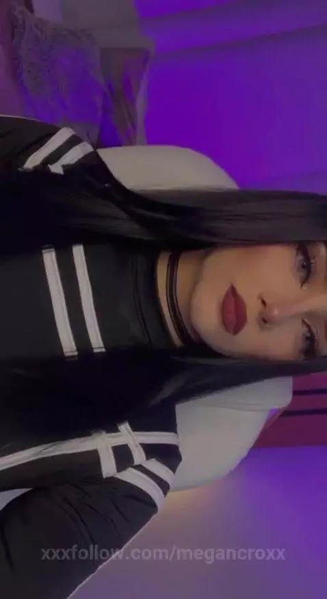 Pretty online by megancroxx