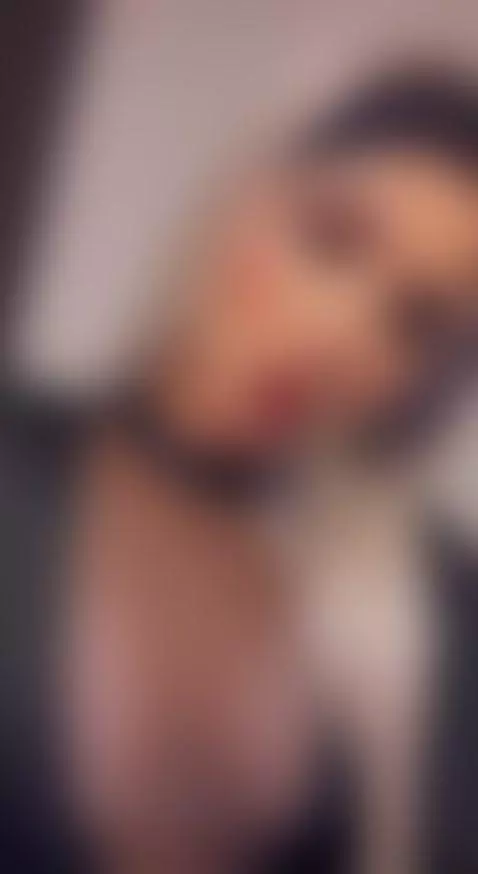 Hello, The queen is back 👑 by megancroxx