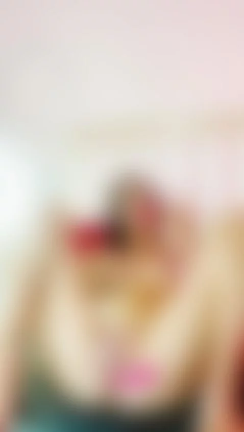 Hello love, I invite you to follow me on my social networks by hellenparis