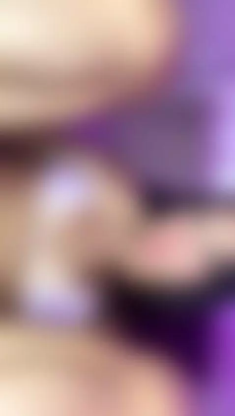 Come closer!! by hellenparis