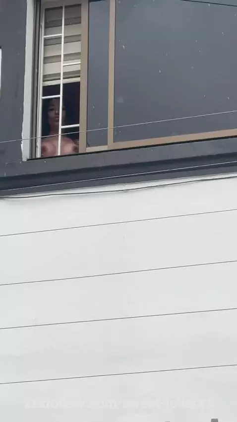 did you see me ? 👀 by sweet-julieta1