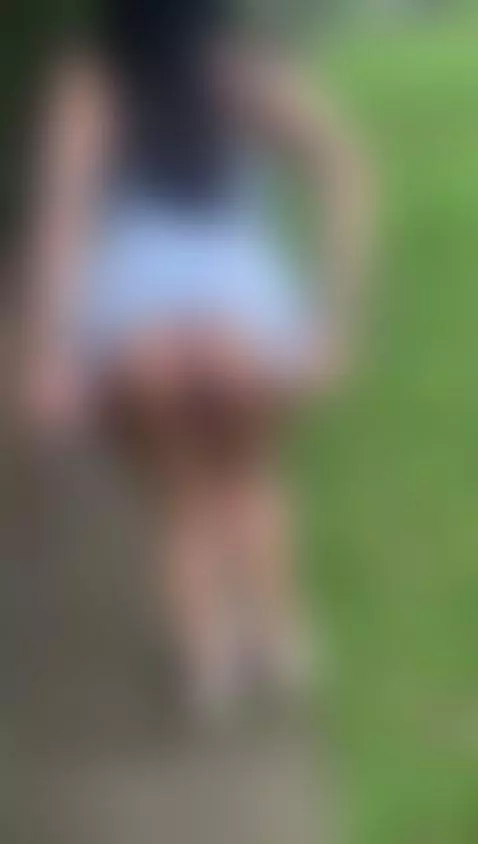 Show my ass in the park by sweet-julieta1