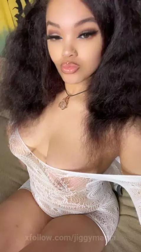 👀 hiii by jiggymama