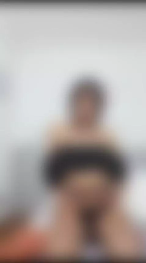 Im wating for u on my bed 😏 by littlee-emily