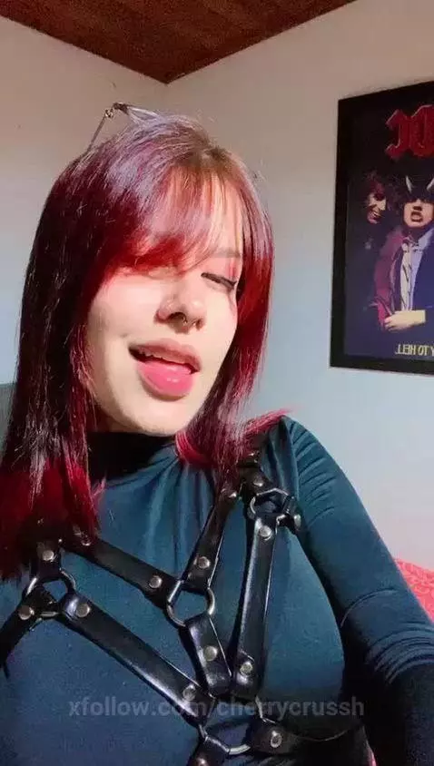 DO YOU LIKE HOW I LOOK ?😈😈 by cherrycrussh