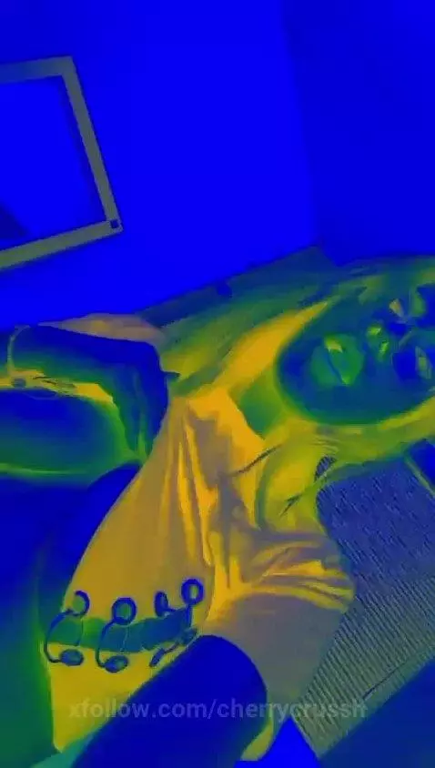 your favorite girl ❤ by cherrycrussh