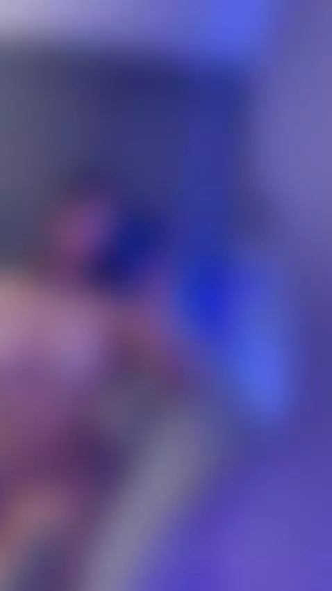 a queen from the feet to the head 👑 by alinna-1