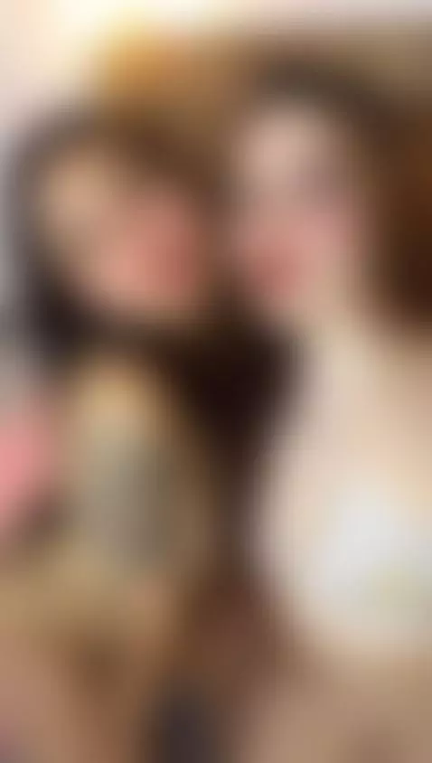 How delicious my friend kisses me live 👯‍♀️👗 by alinna-1