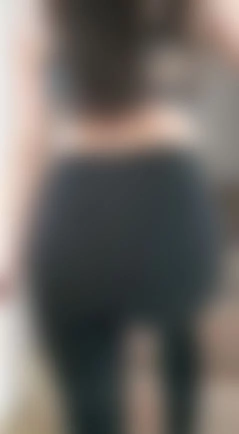 Come and sit me on your rich cock by emmabm