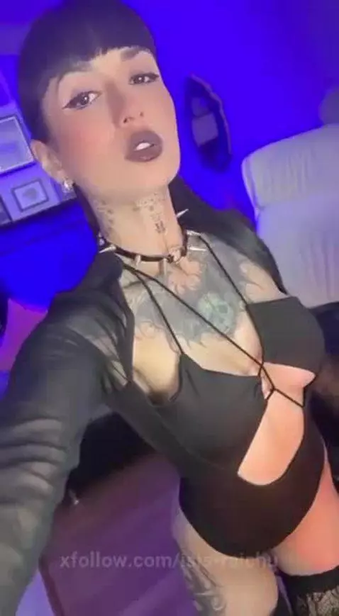 Online right now, do you want to watch this sexy girl suck y... by isis-raichu