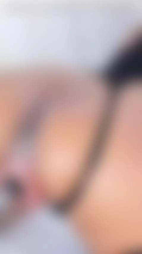 HOT GIRL HERE!!! by ashleyy-23